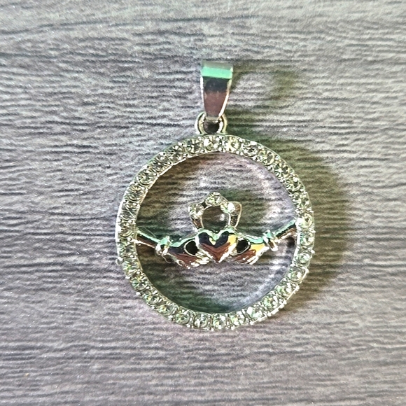 Jewelry - Claddagh Circle Charm NWOT New Without Tags Silvertone Bling Jewelry Irish Heart